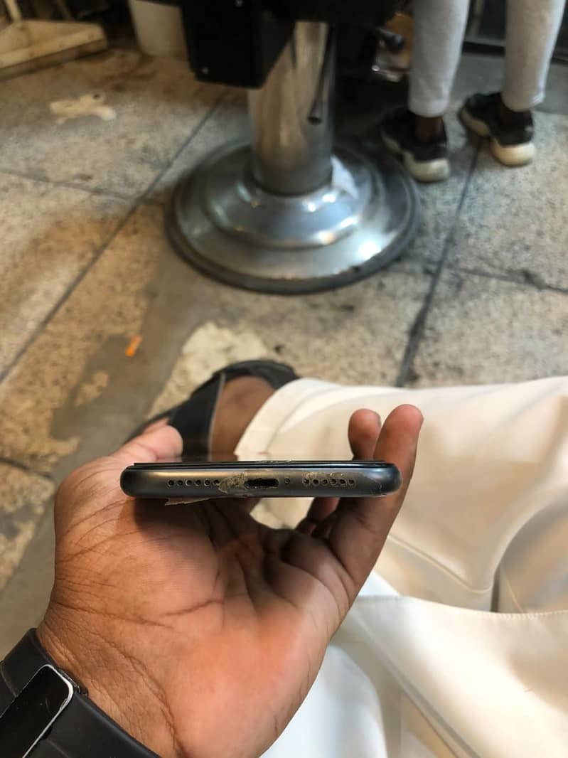 Apple iPhone 11 3