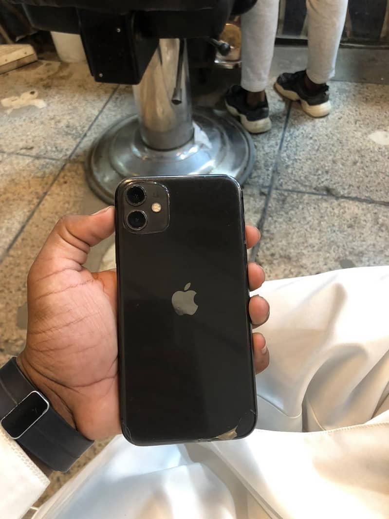 Apple iPhone 11 4