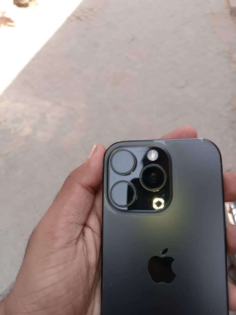 Apple iPhone 16 Pro 8