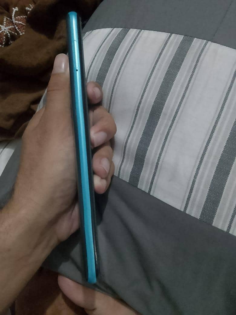 Realme C17 4