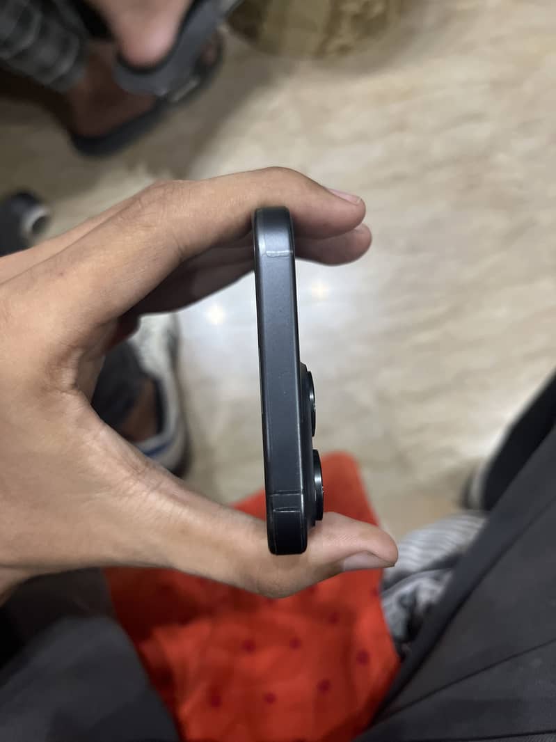 Apple iPhone 15 Pro Max 2