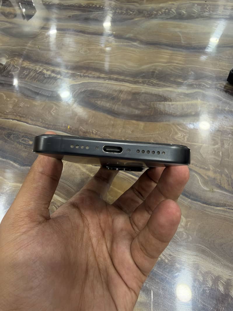 Apple iPhone 15 Pro Max 2