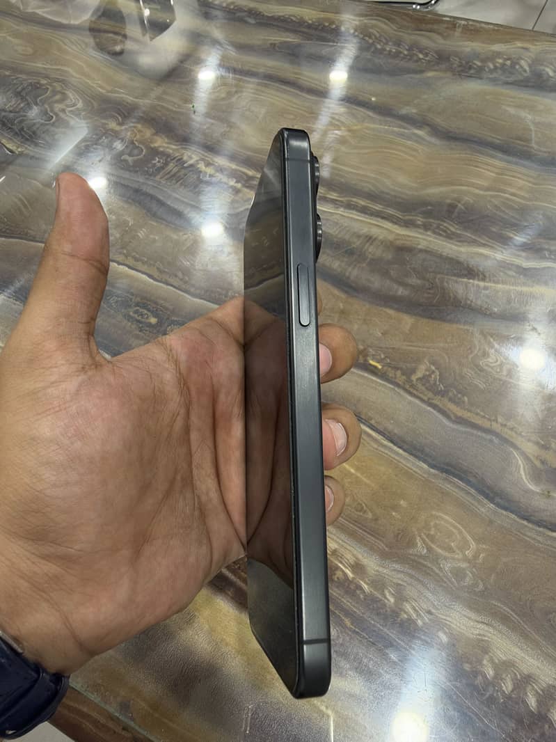 Apple iPhone 15 Pro Max 3