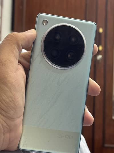 Infinix Zero 40 and original conver