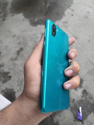 AQUOS SHARP R3