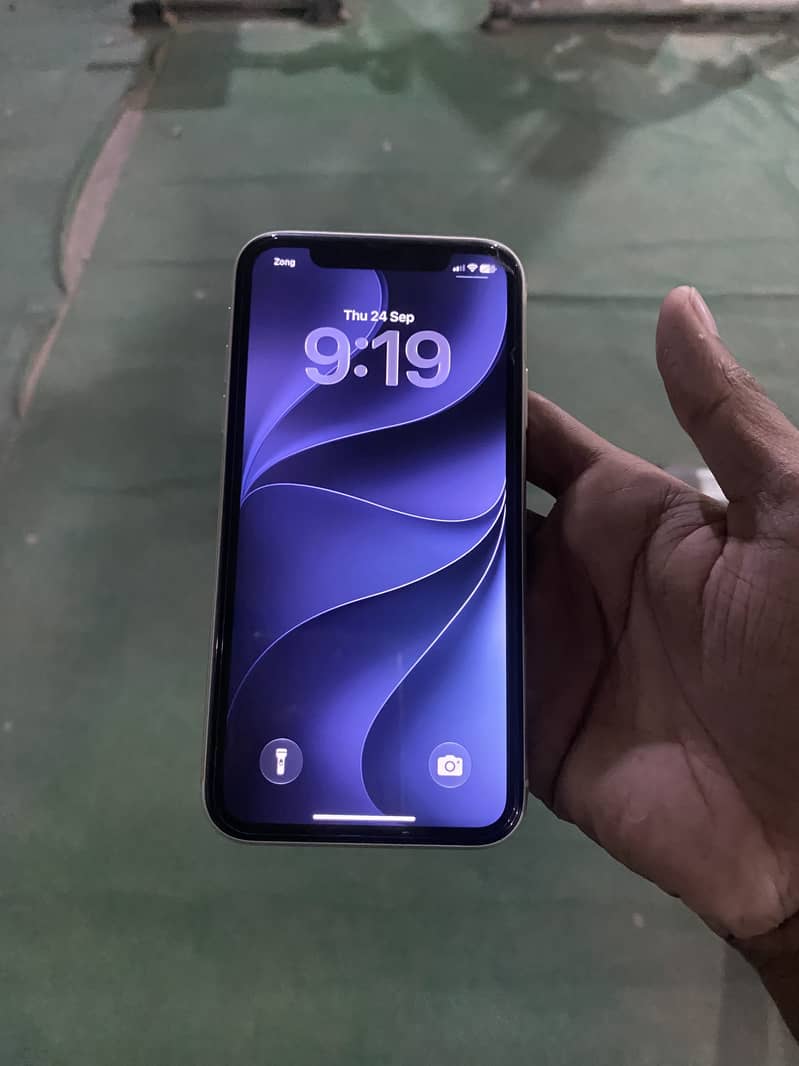 Apple iPhone 11 4