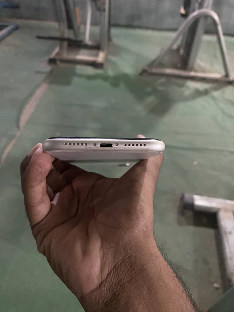 Apple iPhone 11 5