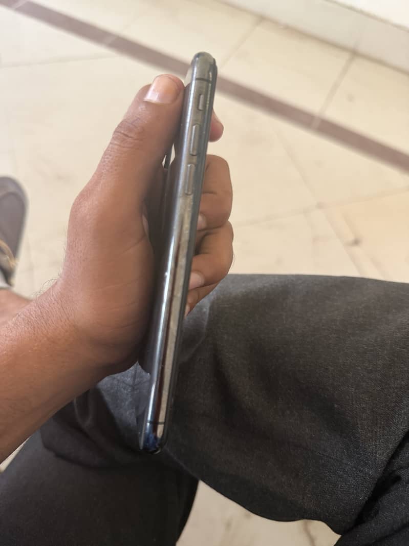 Apple iPhone X 3