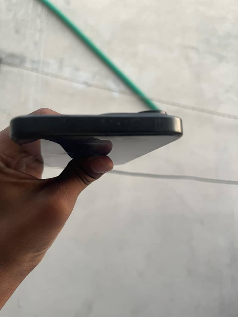 Apple iPhone 15 Pro Max 1