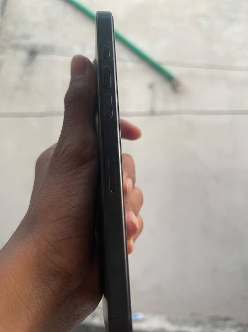 Apple iPhone 15 Pro Max 2