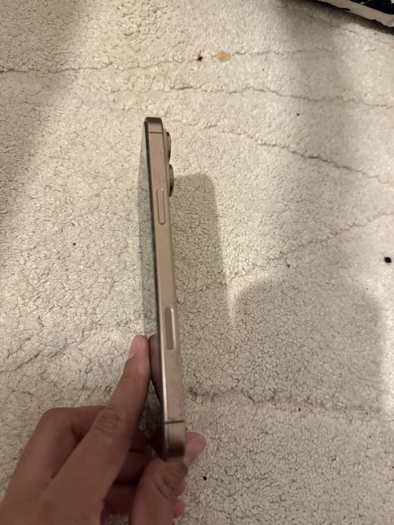 Apple iPhone 16 Pro Max 3
