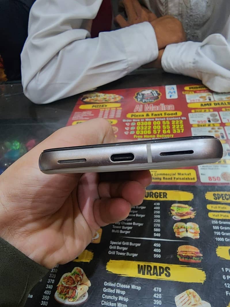 Google Pixel 8a 5