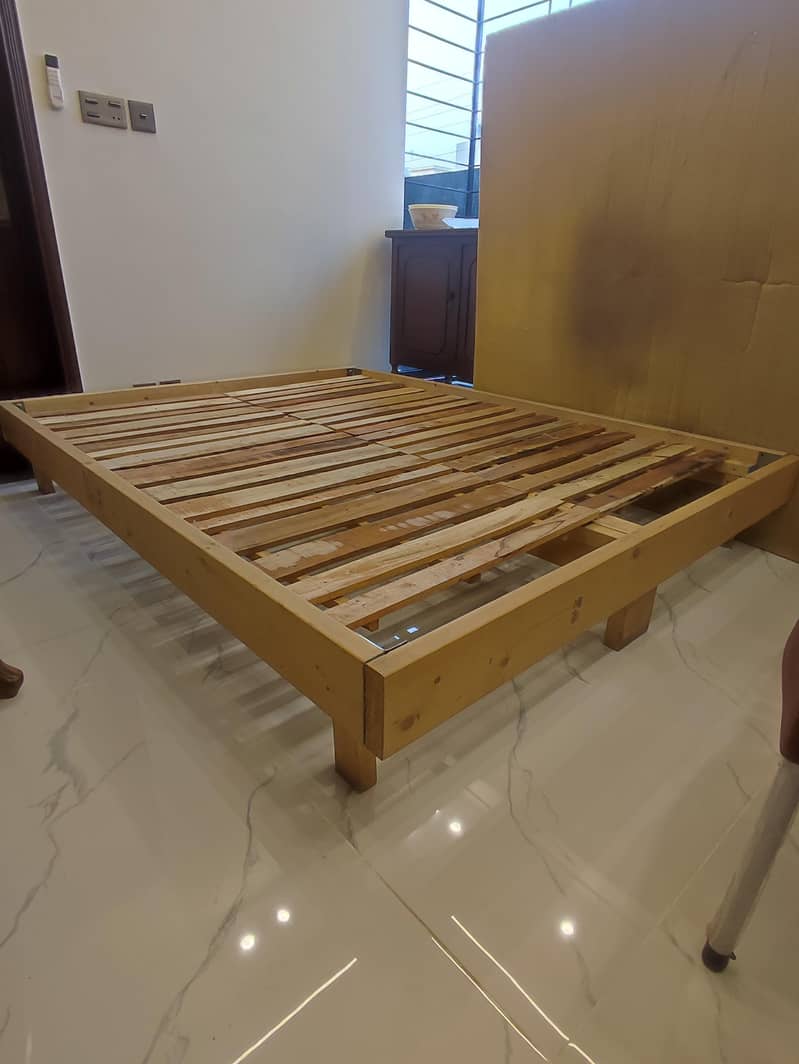 QUEEN SIZE SOLID WOODEN BED 2