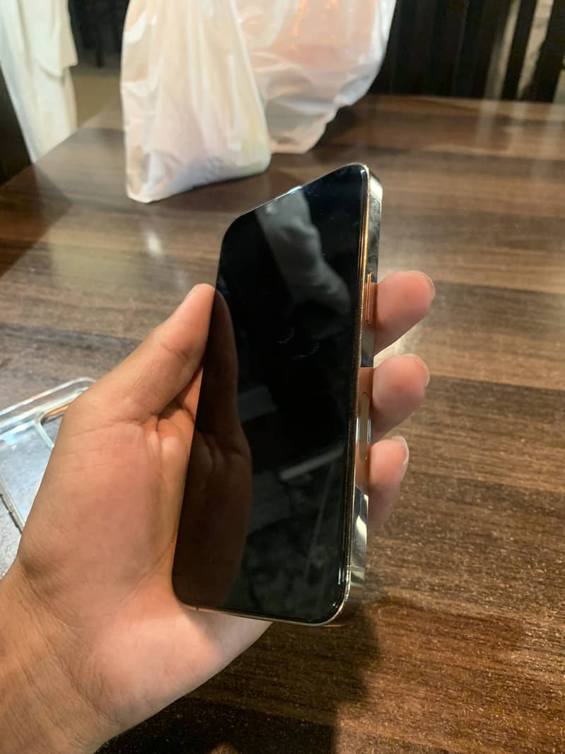 Apple iPhone 13 Pro 4