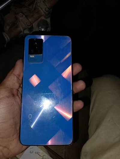 Vivo V21