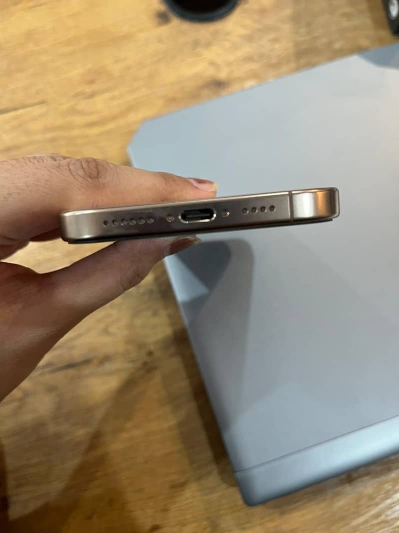 Apple iPhone 16 Pro Max 5