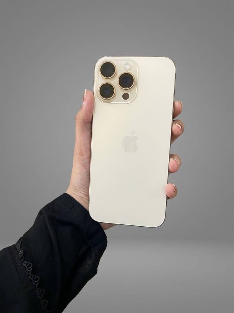 Apple iPhone 16 Pro Max 8