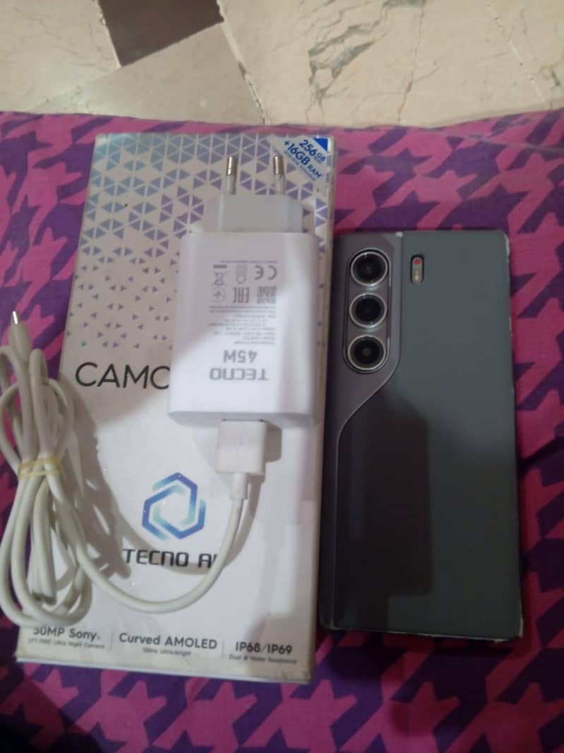 Tecno CAMON 40 Pro 3