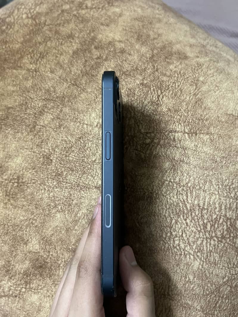 Apple iPhone 13 2