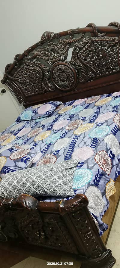king size bed wooden with wardrobe