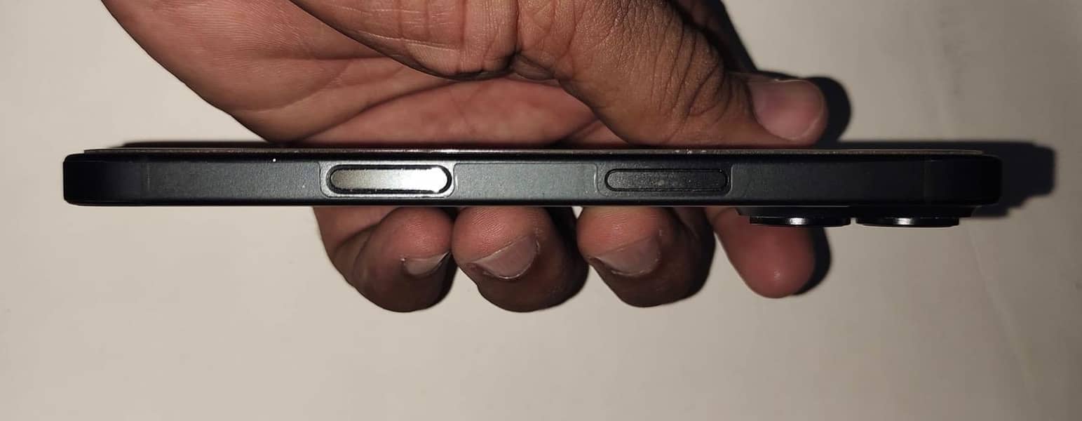 Apple iPhone 16 1