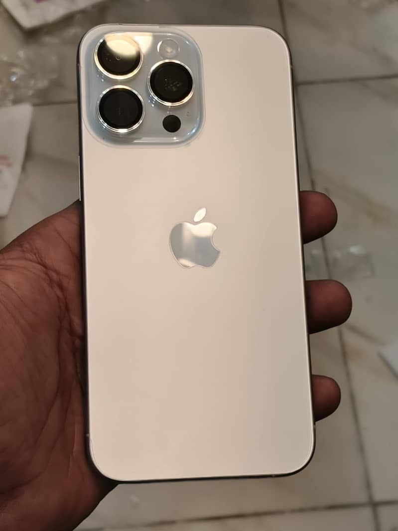 Apple iPhone 15 Pro Max 1