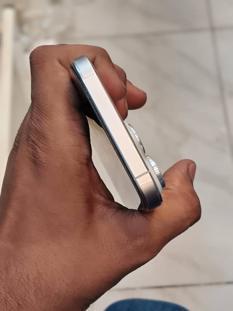 Apple iPhone 15 Pro Max 2