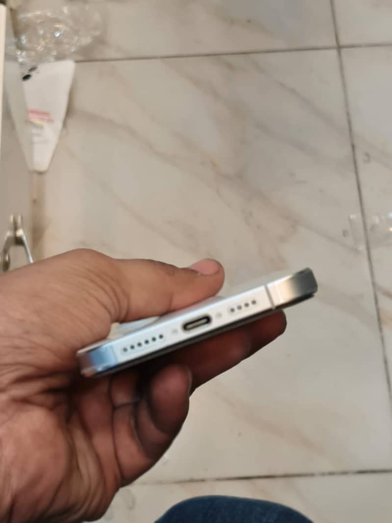 Apple iPhone 15 Pro Max 3