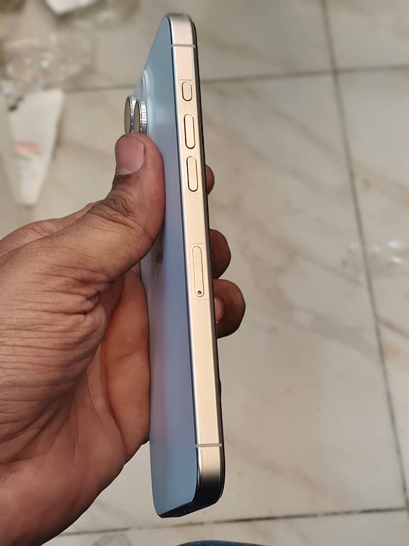 Apple iPhone 15 Pro Max 4