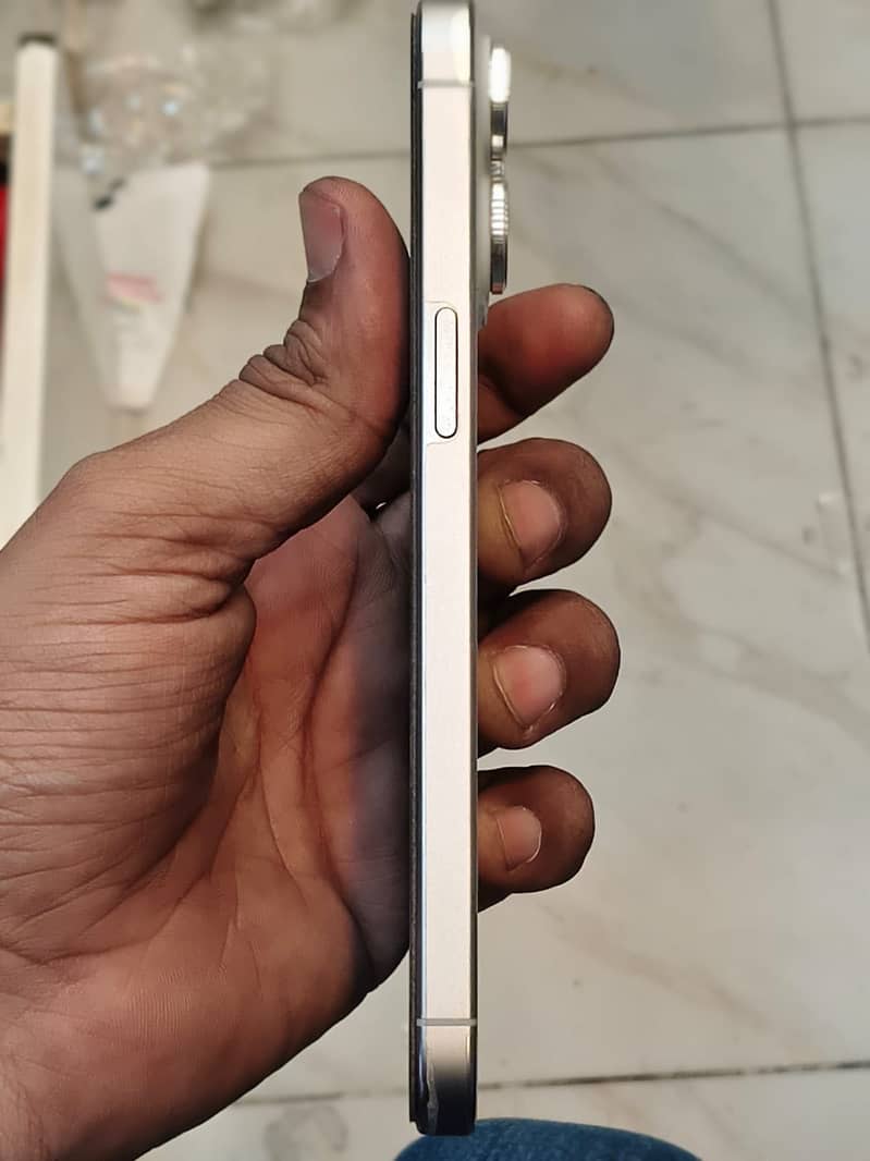 Apple iPhone 15 Pro Max 5