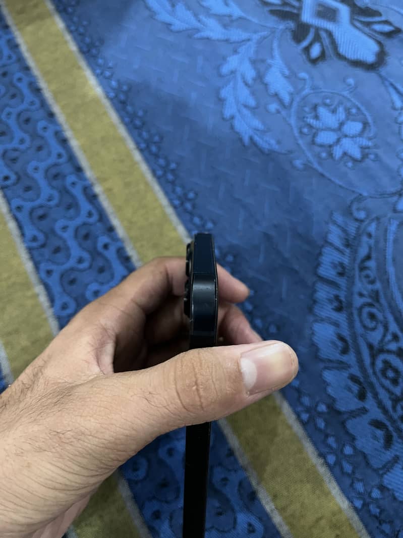 Apple iPhone 13 4