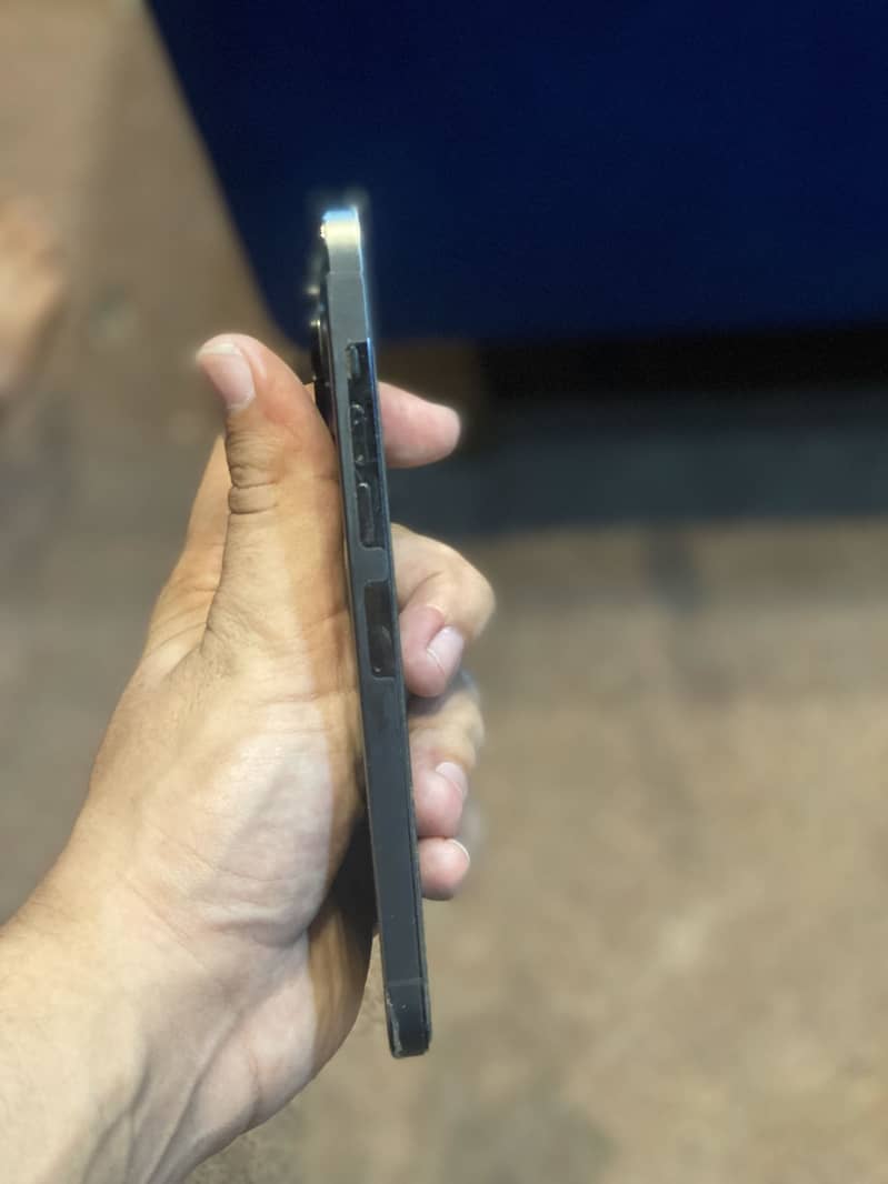 Apple iPhone 13 Pro Max 1