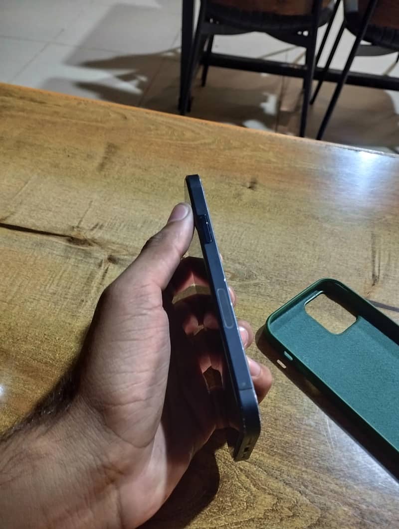 Apple iPhone 12 7