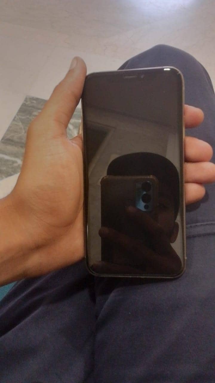 Apple iPhone XS 3