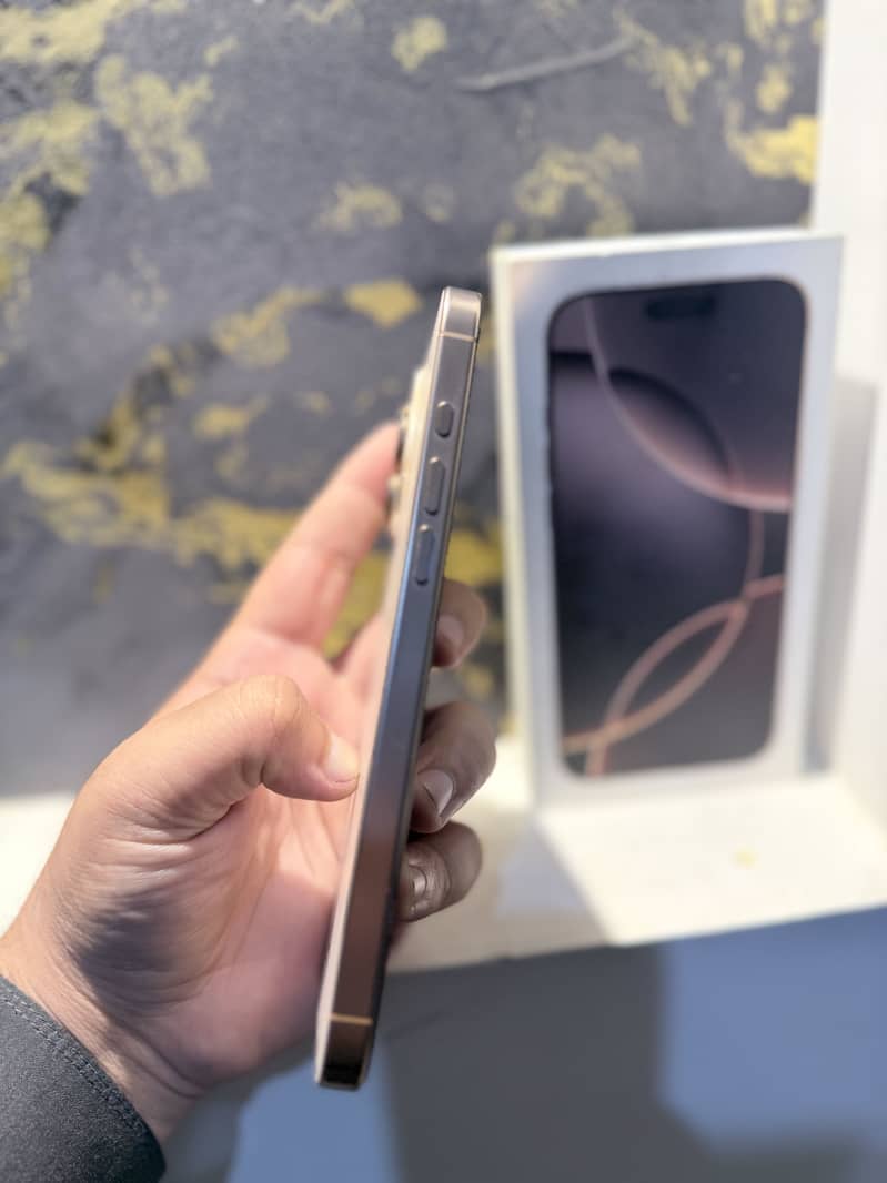 Apple iPhone 16 Pro Max 3