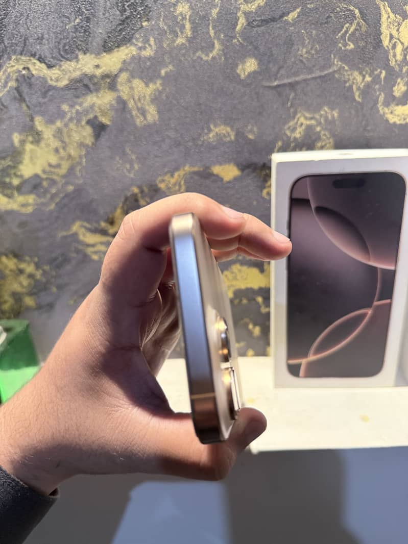 Apple iPhone 16 Pro Max 5