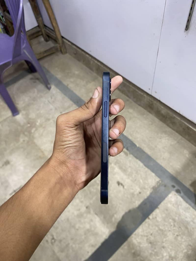 Apple iPhone 12 3