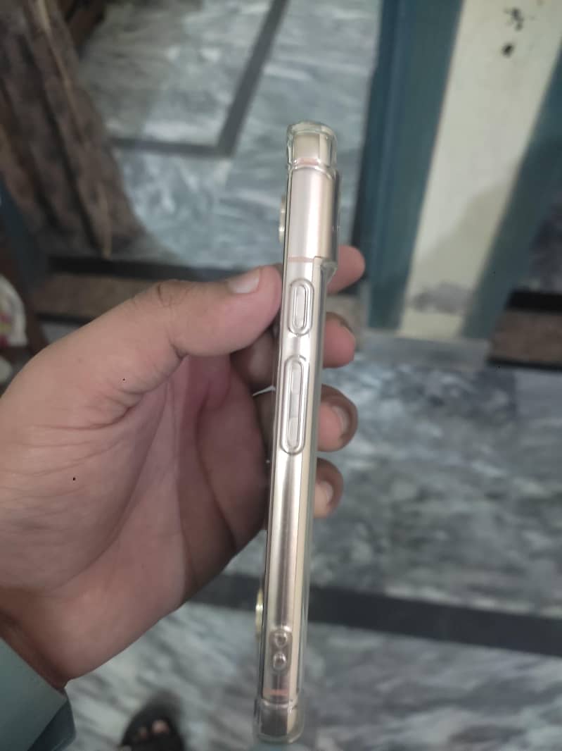 Google Pixel 8 4