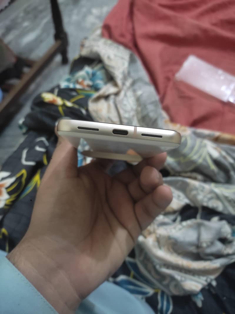Google Pixel 8 6