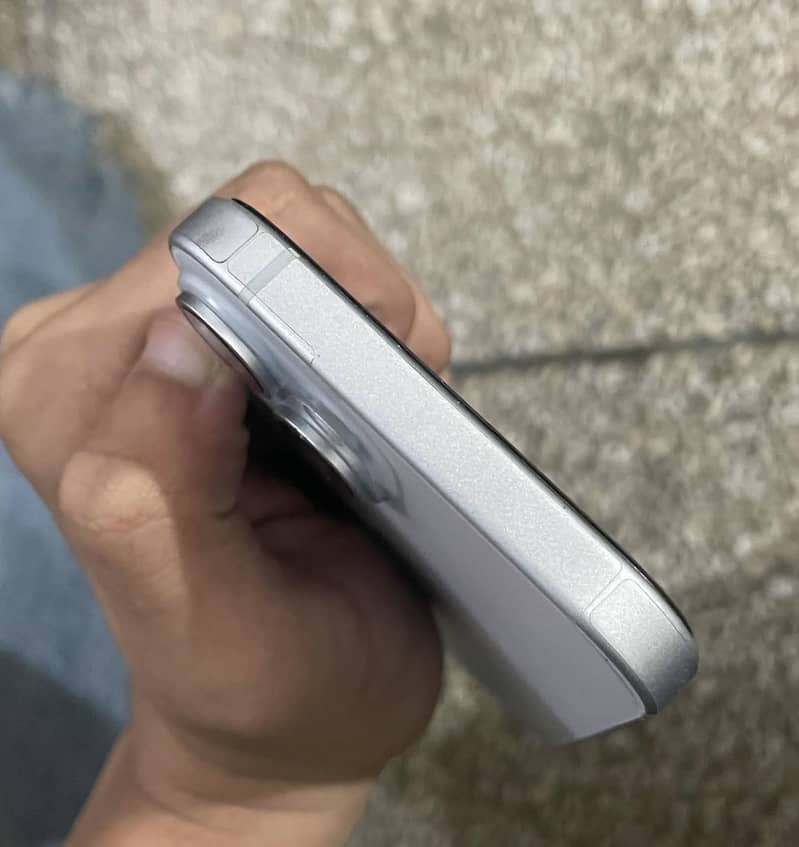 Apple iPhone 15 2