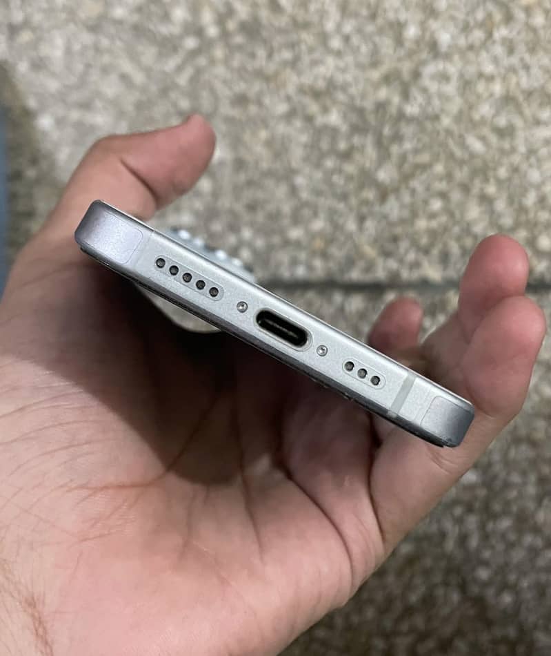 Apple iPhone 15 6