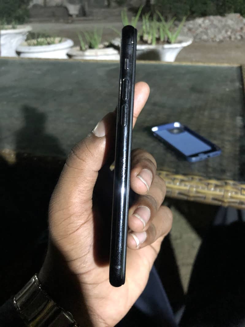 Apple iPhone 11 Pro 3