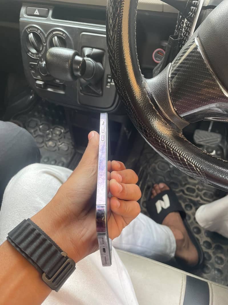 Apple iPhone 14 Pro Max 1
