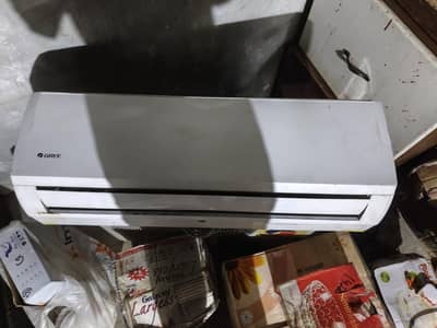 gree 1 ton ac hai kfi time sy rakha hoya hai sada ac hai