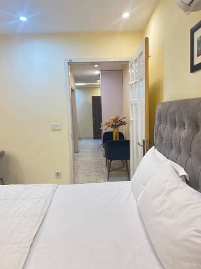 2 Bedroom Vip apartment available on daily basis in bahria town LHR