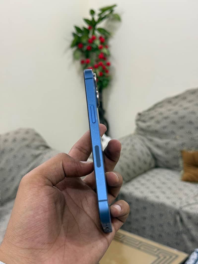 Apple iPhone 13 1