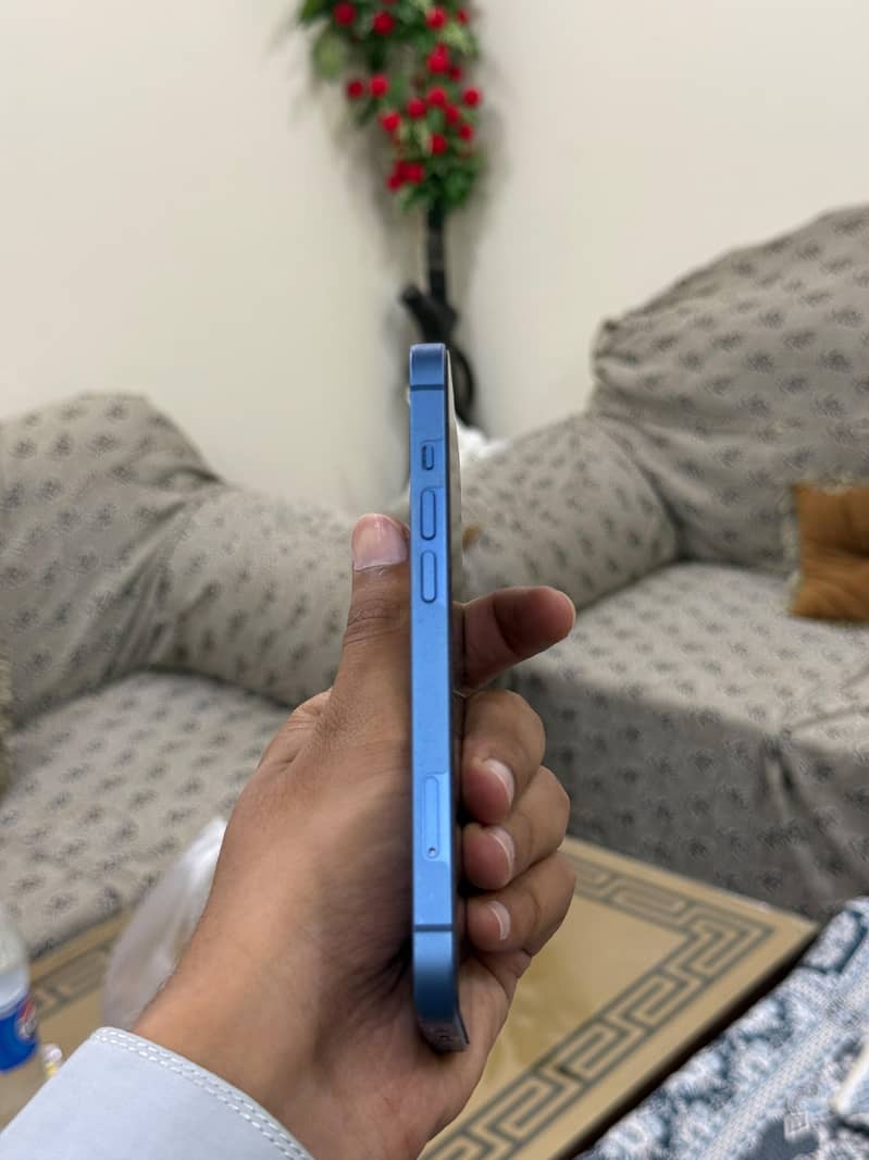Apple iPhone 13 2