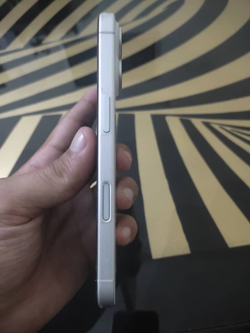 Apple iPhone 16 1