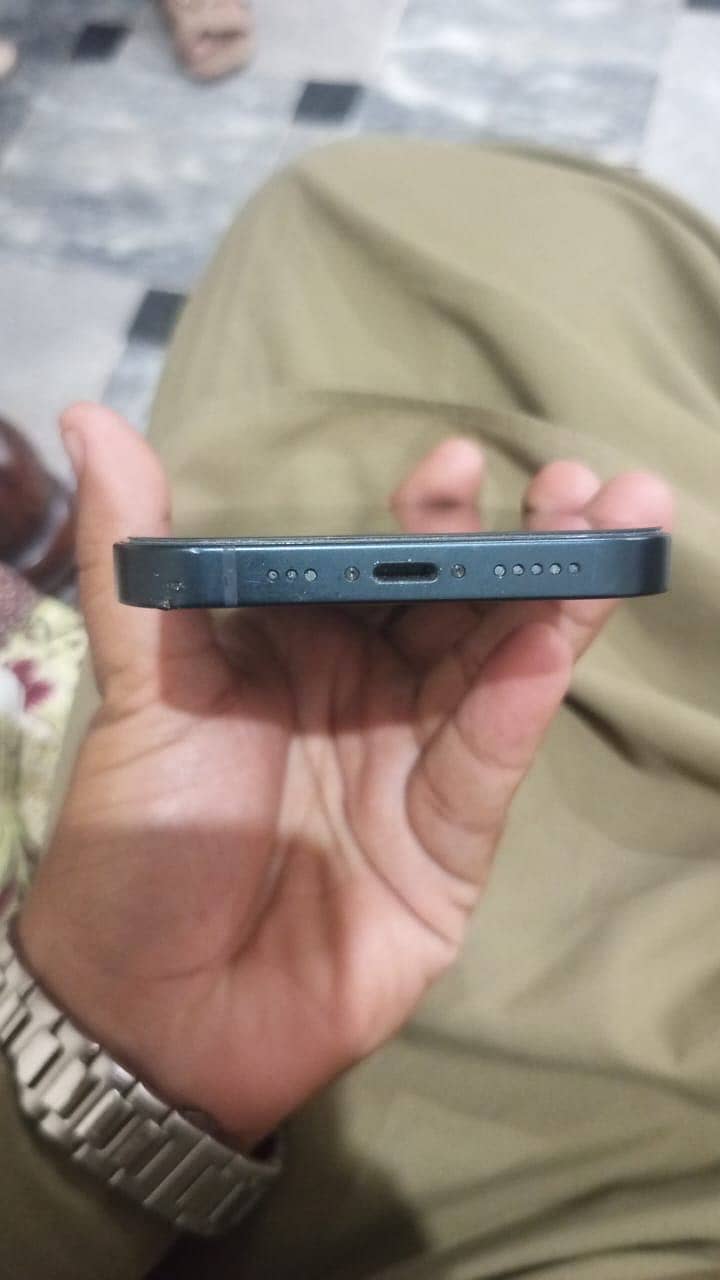 Apple iPhone 13 5