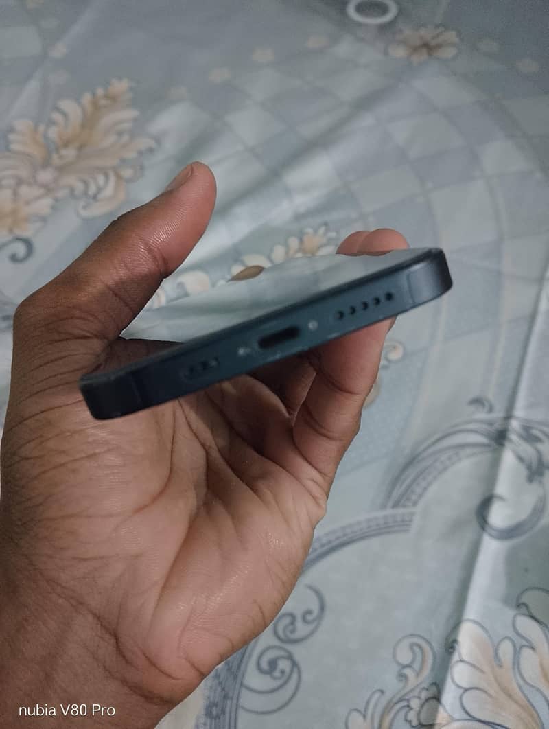 Apple iPhone 13 4